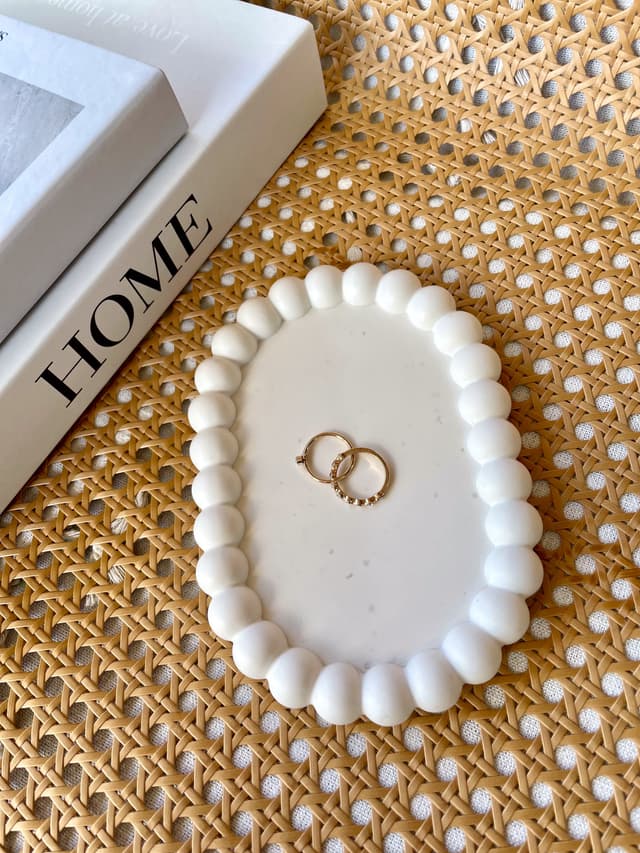 Oval bubble tray